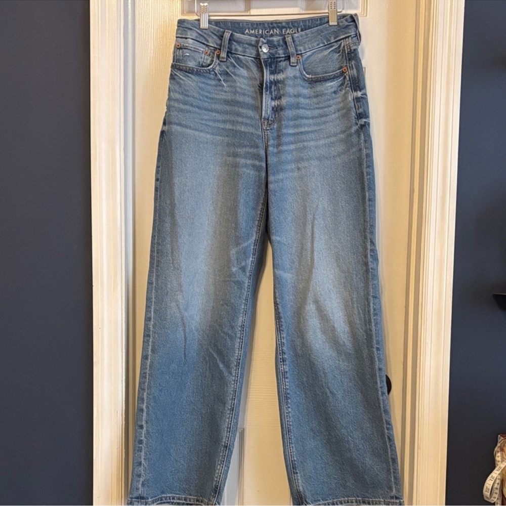 American Eagle Outfitters Women's straight leg curvy high rise Blue Jeans 4